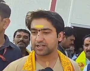 सनातन संस्कृति से खिलवाड़ करने वाले देशद्रोही हैं : धीरेंद्र कृष्ण शास्त्री